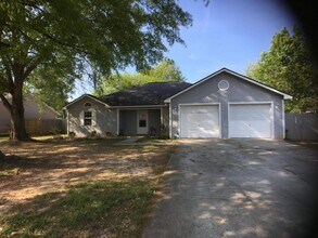 Building Photo - 105 Northeast Dr
