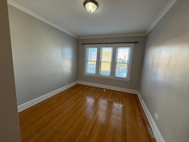 Foto del edificio - 2140 Clarence Ave