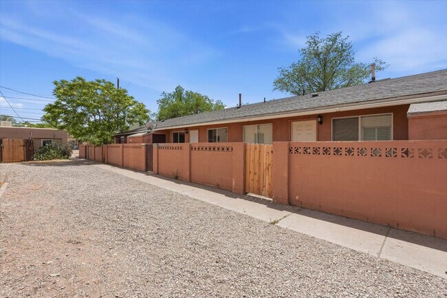 Building Photo - 304 Vassar Dr SE