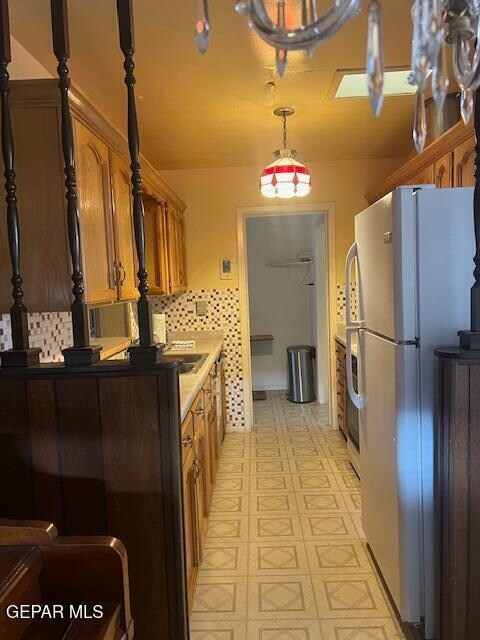 Foto del edificio - 656 Cortez Dr