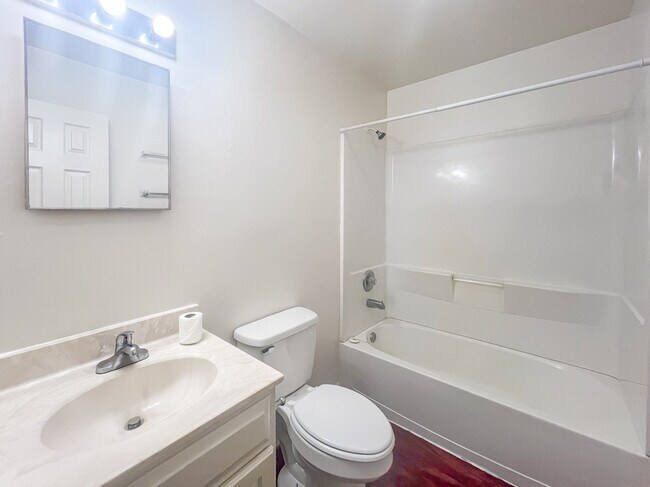 Foto del edificio - 520 Lancaster Creek Dr