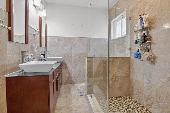 Foto del edificio - 7000 Plantation Rd