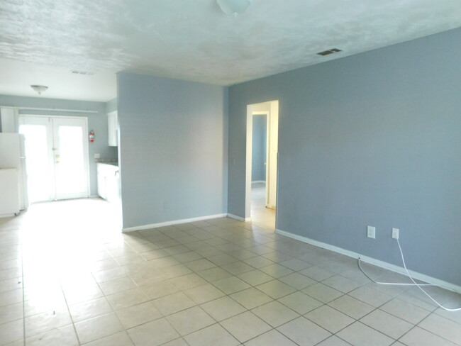 Building Photo - 1230 Valencia Ave