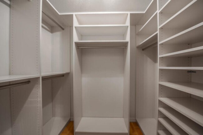 Building Photo - 452 Ashwood Pl