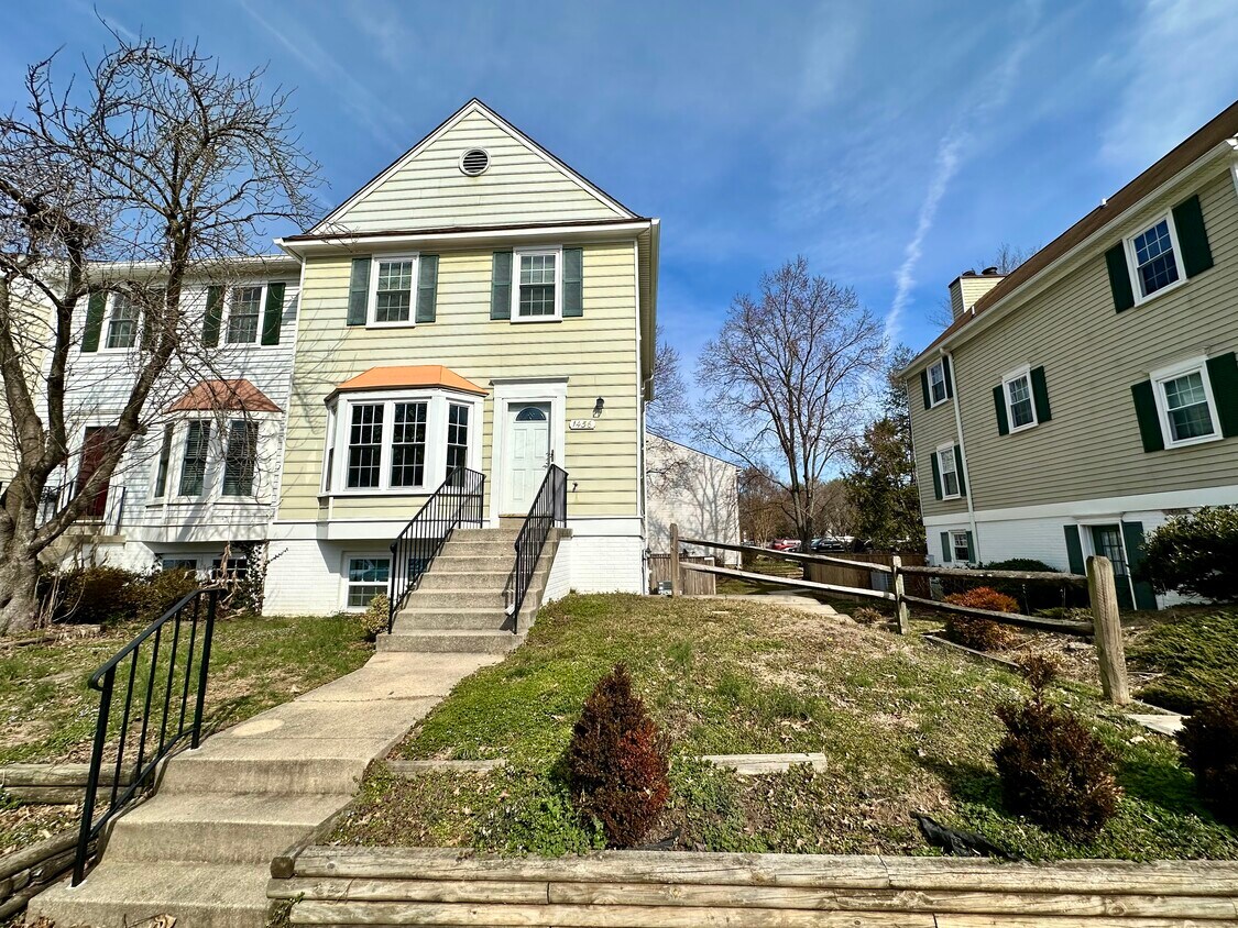 1456 Chatham Ct, Crofton, MD 21114 Townhome Rentals in Crofton MD