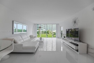 Building Photo - 10275 Collins Ave