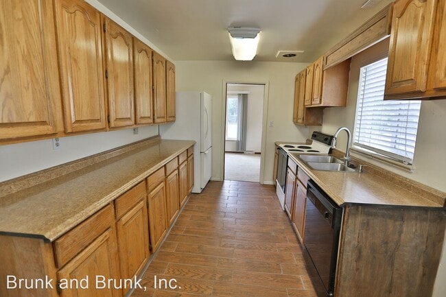 Building Photo - 3 br, 2 bath House - 1438 N. Foote Avenue