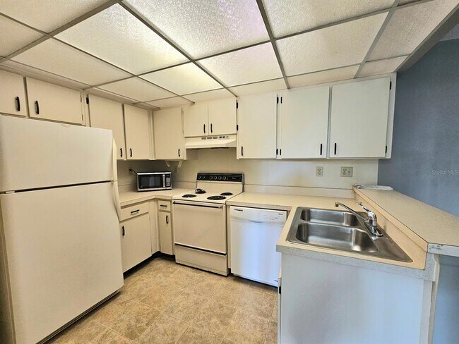 Foto del edificio - 21405 Olean Blvd