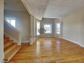 Building Photo - 1394 1/2 Indianola Ave
