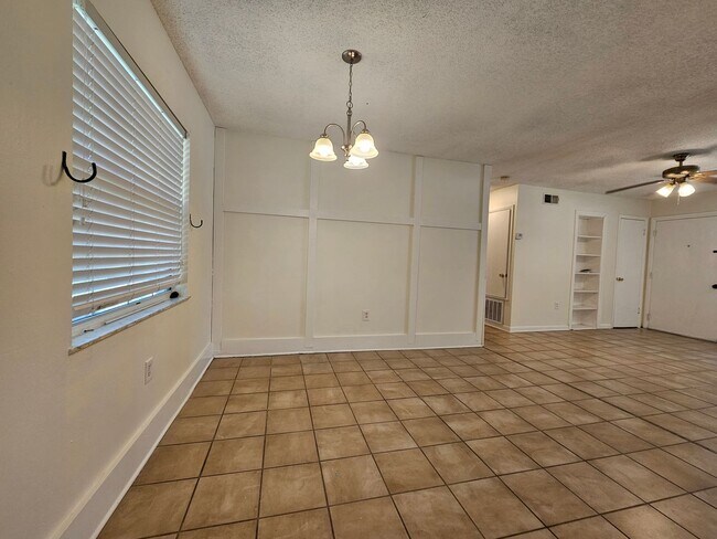 Foto del edificio - Cozy 3 Bedroom 2 bathroom Home in Prime Or...