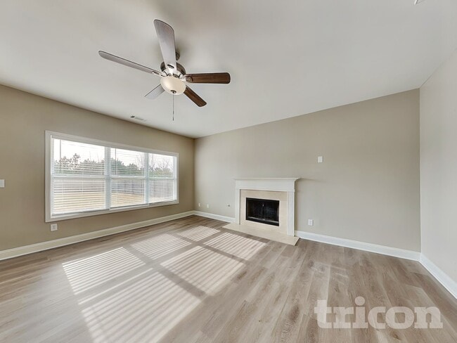 Building Photo - 905 Southfork Dr