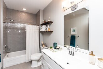 1BR, 1BA - 694 SF - LC RiverSouth