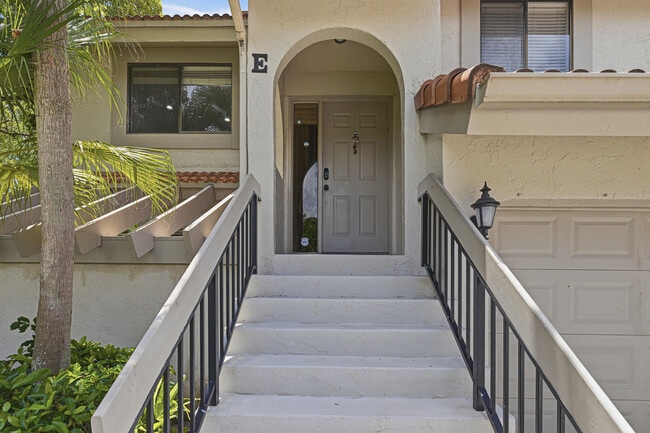 Building Photo - 5530 Coach House Cir