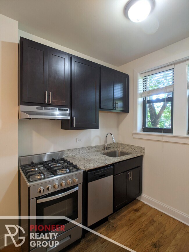 Building Photo - 4036 N Ashland Ave