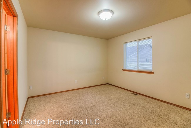 Building Photo - 1007 S 91st Ave