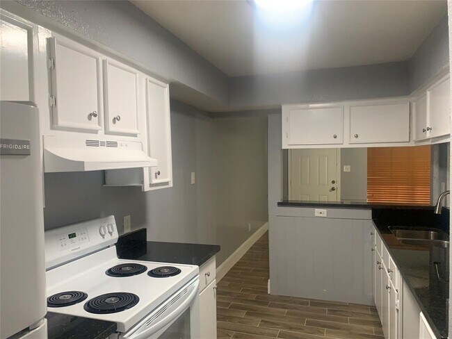 Building Photo - 1023 Willow Oaks Cir