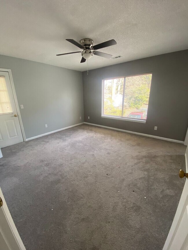 Foto del edificio - Beautiful 2 BED/ 2 BATH Condo in Archdale!