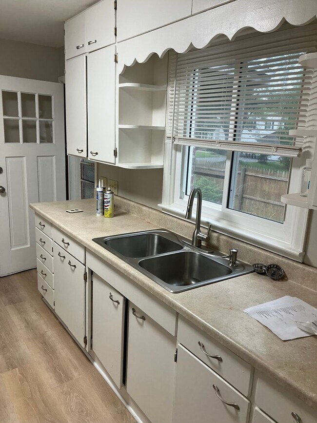 Foto del edificio - Spacious 4bed, 2.5 bath classic brick home