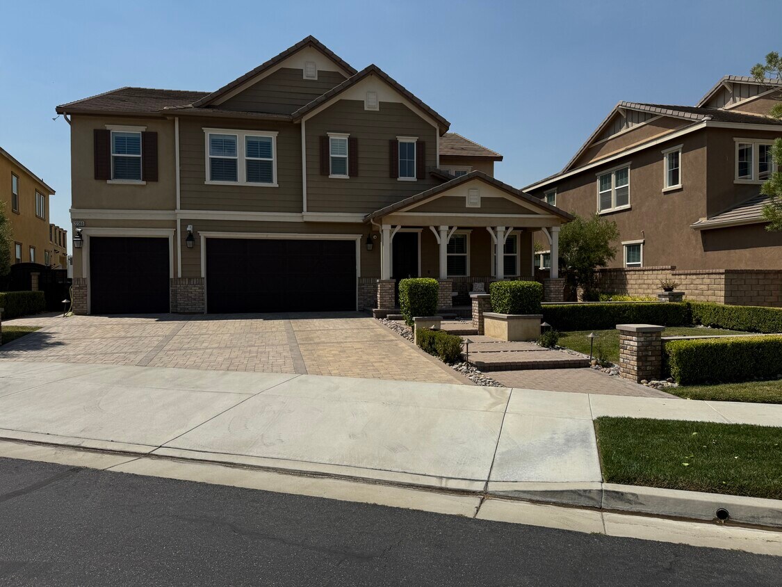 Foto principal - 22360 Driftwood Ct