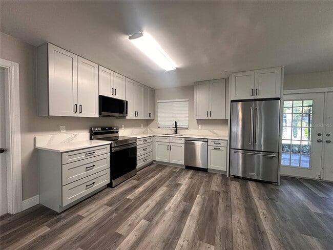 Building Photo - 1131 Robin Hood Ct