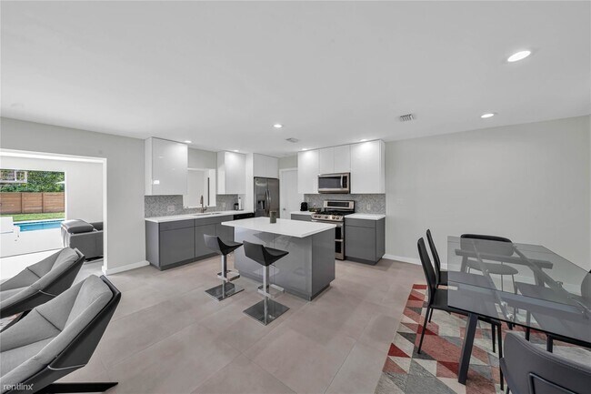 Building Photo - 2 br, 2 bath House - 1190 SW 14th Dr