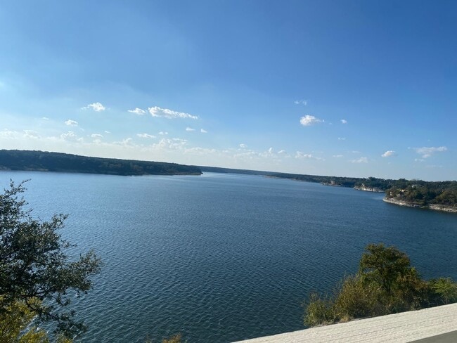 Building Photo - STUDIO CONDO WITH A MILLION DOLLAR LAKE VIEW