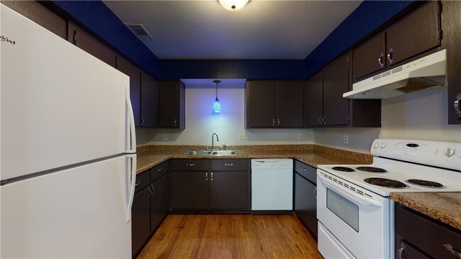 Building Photo - 2807 Longmire Dr