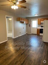 Building Photo - 701 Miracle Ln
