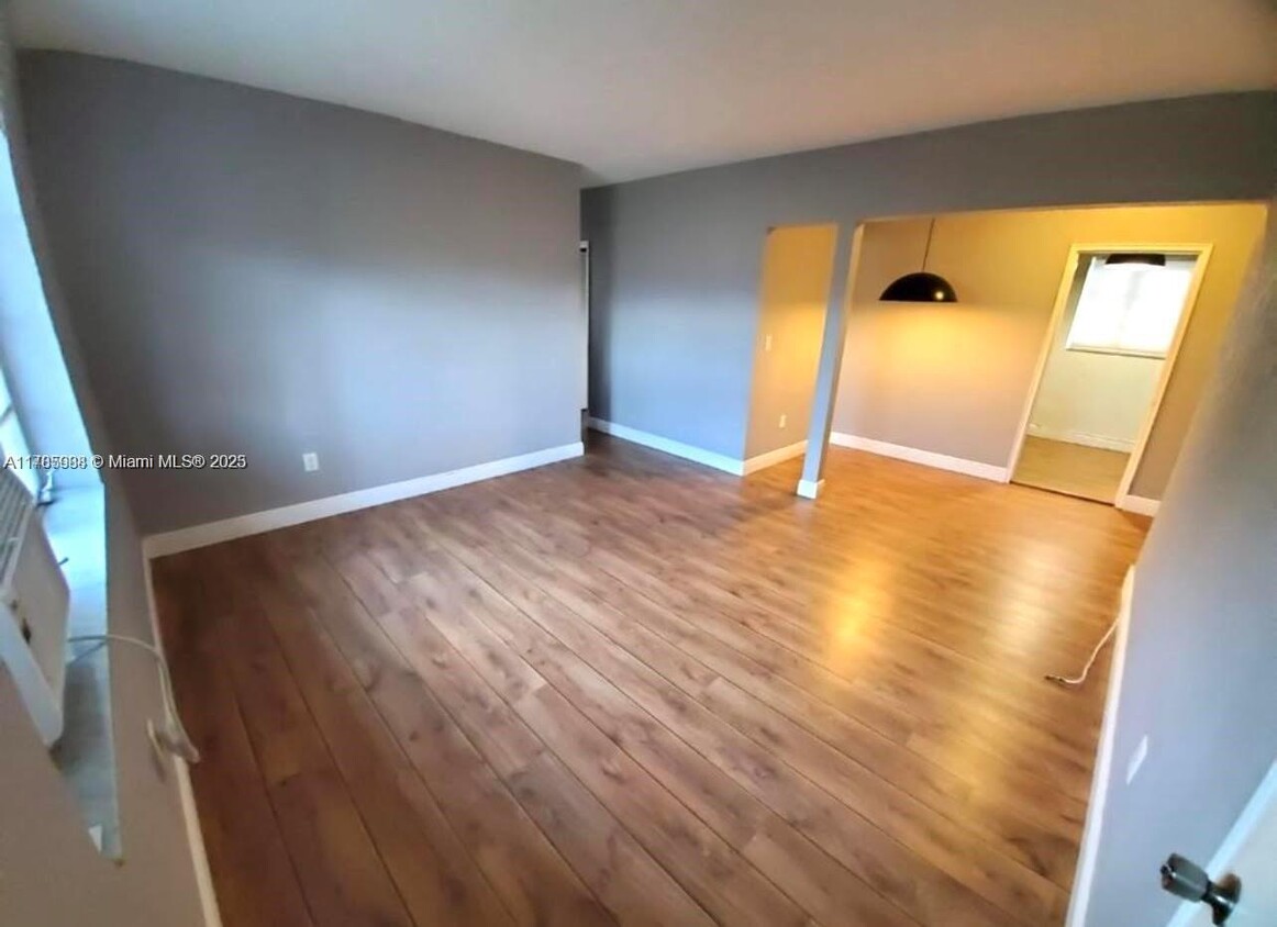 Foto principal - 655 83rd St