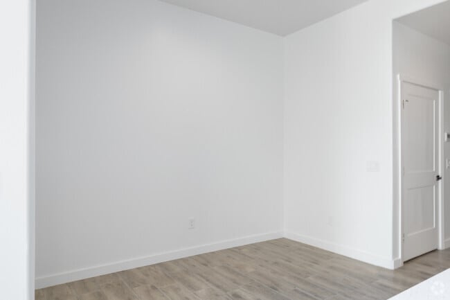 3BR, 2BA - 1270SF - Dining Room - McGuffey Vistas