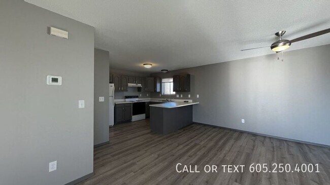 Building Photo - Stylish 2-Bed Home with Modern Amenities a...