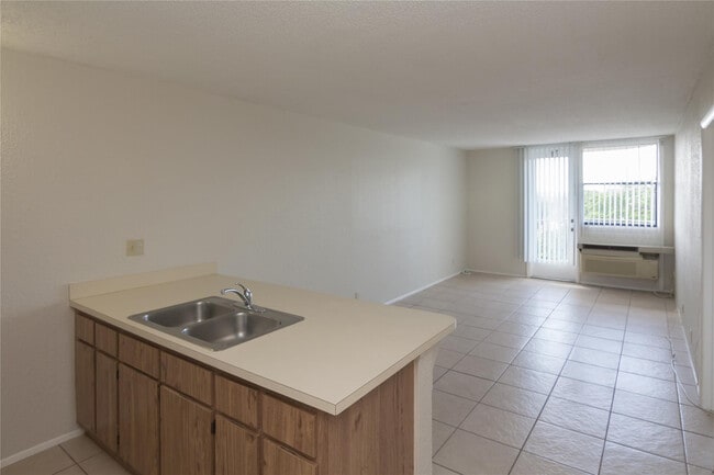 Foto del edificio - 2701 Riverside Dr