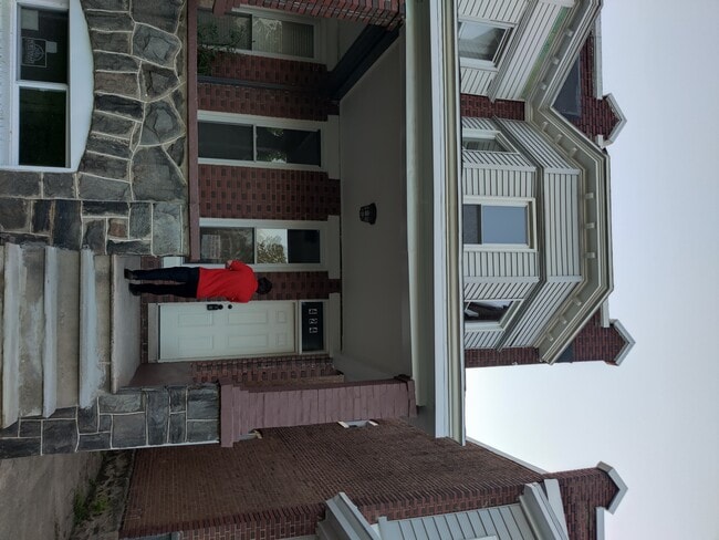 Building Photo - 424 N Hilton St