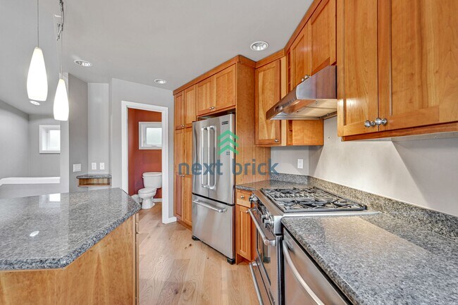Building Photo - 2 Bed 2.5 Bath Townhome for Rent