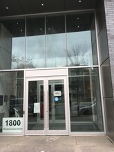 Building Photo - 1800 Boul René-Lévesque O