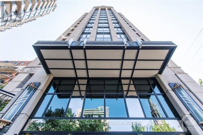 Building Photo - 245 Kent St