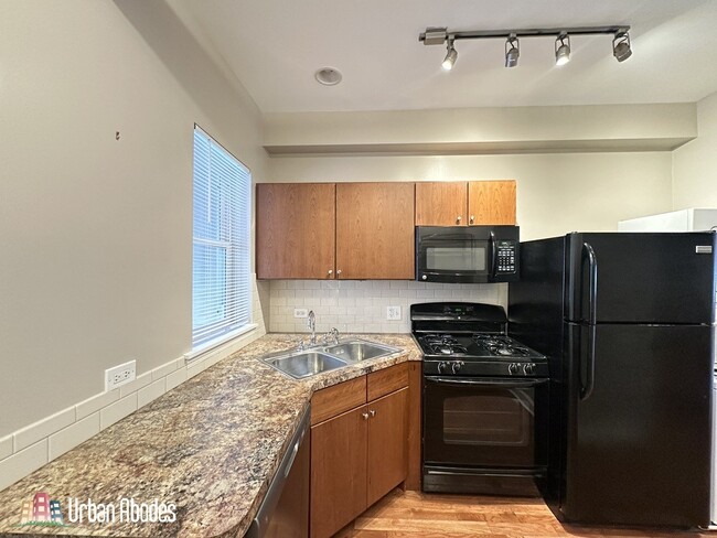 Foto del edificio - 674 N Orleans St