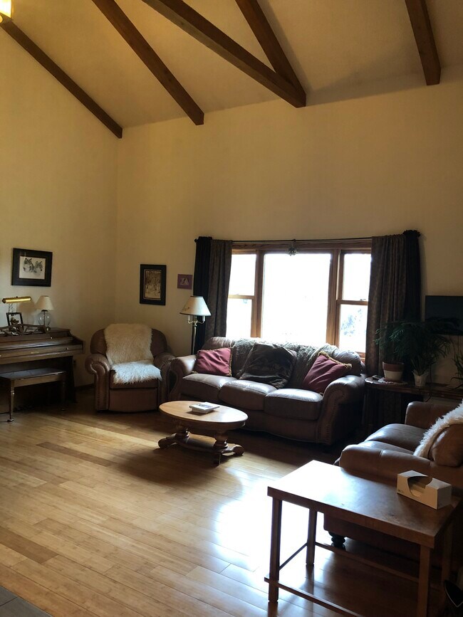 Sala de estar principal - 23260 Bridgestone Rd NW