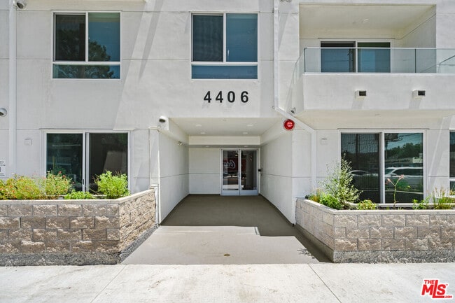 Foto del edificio - 4406 Fulton Ave