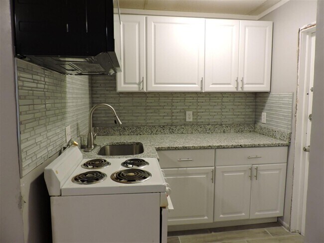 Foto del edificio - 220 Western Ave