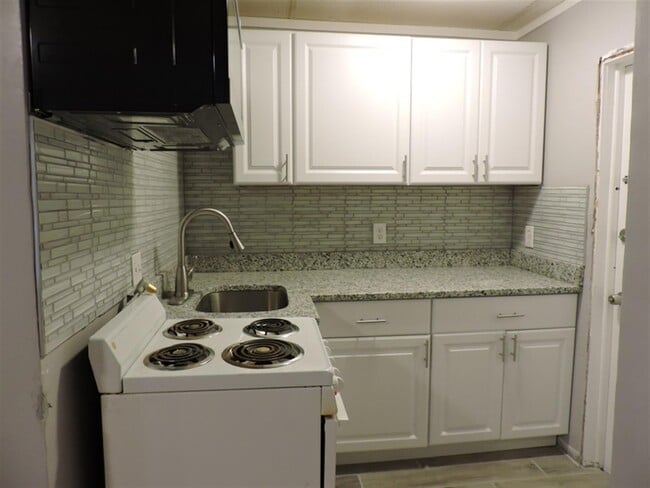 Building Photo - 220 Western Ave