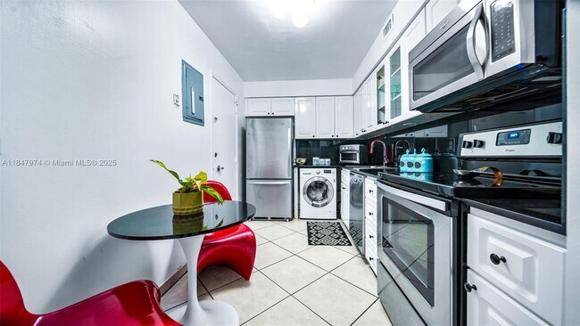 Foto del edificio - 6770 Indian Creek Dr