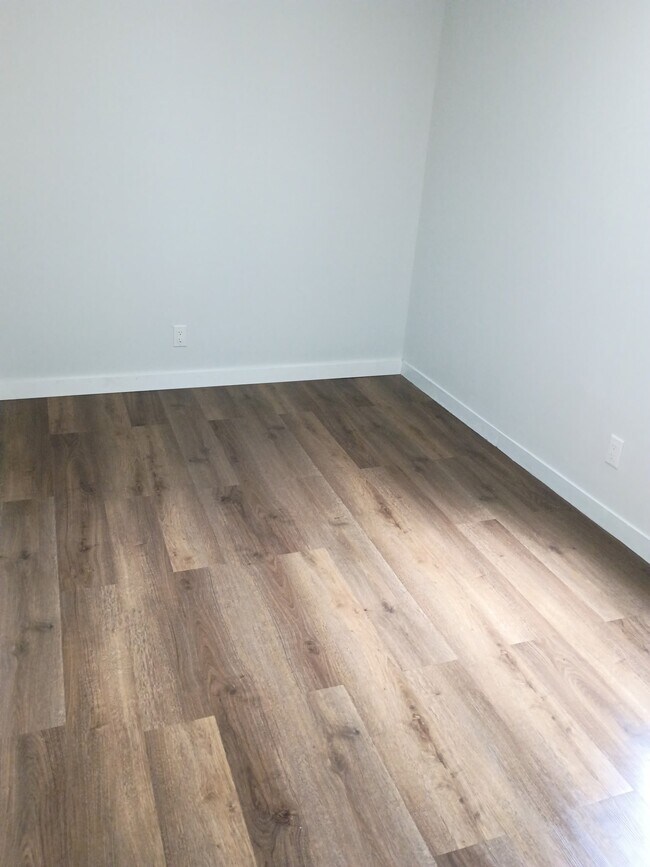 Foto del edificio - 825 N Main St