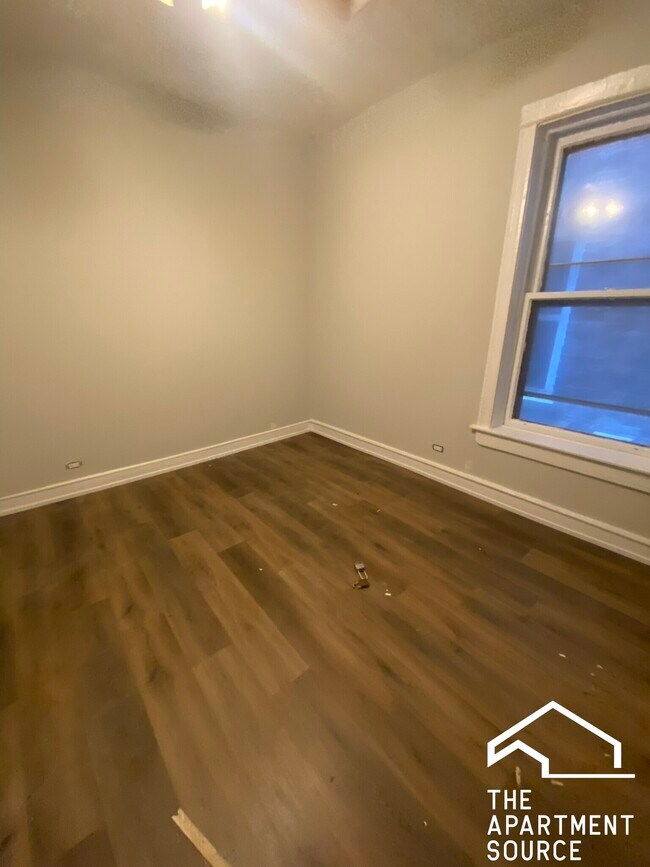 Building Photo - 4611 S Prairie Ave