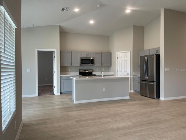 Building Photo - 4135 Gerbera Daisy Ave