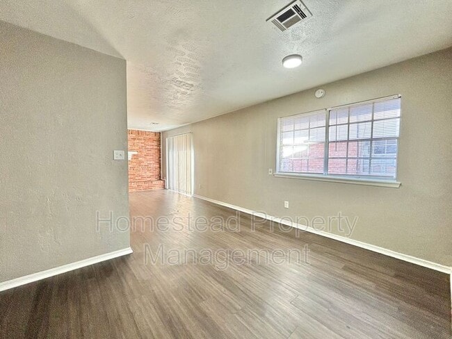 Building Photo - 1212 NW 104th Terrace