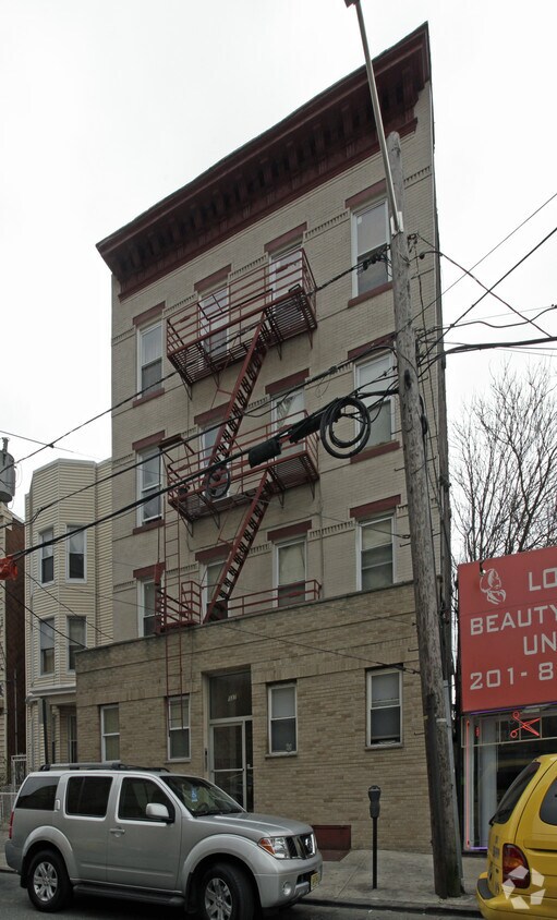Building Photo - 337 47th St