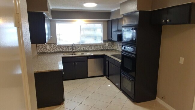Building Photo - Come and see this well-kept beautiful home today!