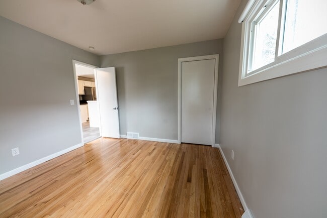 Building Photo - 676 N Holbrook St