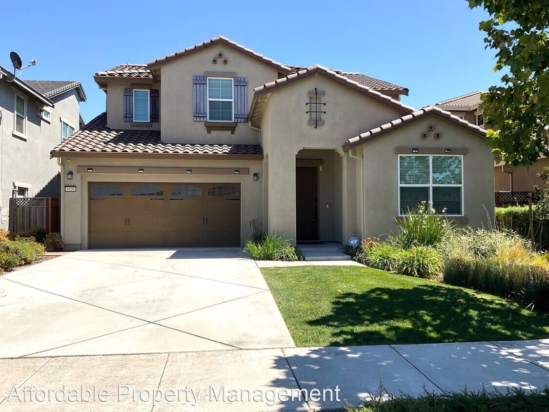 Primary Photo - 4 br, 3.5 bath House - 4538 Cabello Street